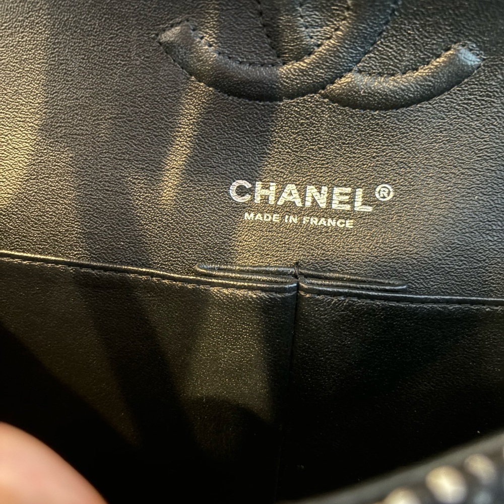Like New Chanel Medium Classic Flap in Tweed - Picture 6 of 11
